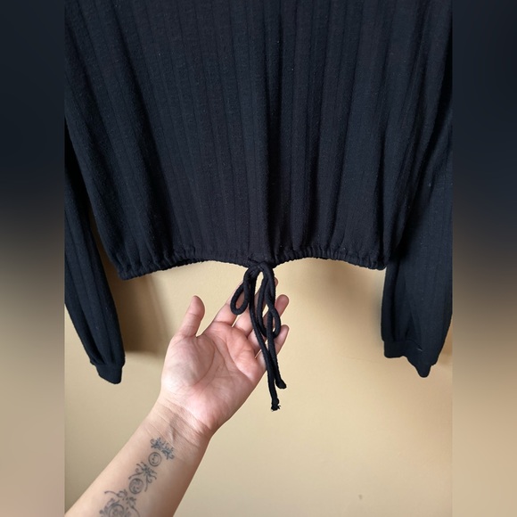 American eagle long sleeve with front tie - Picture 4 of 4